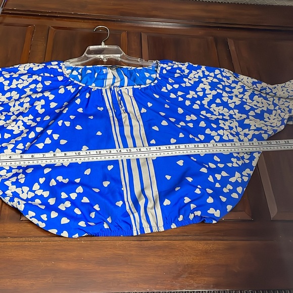 Women’s size small blue and gray Express blouse with hearts - Picture 9 of 10